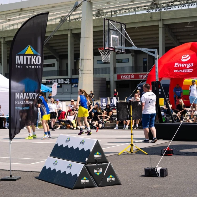 Bandy trójkąty reklamowe