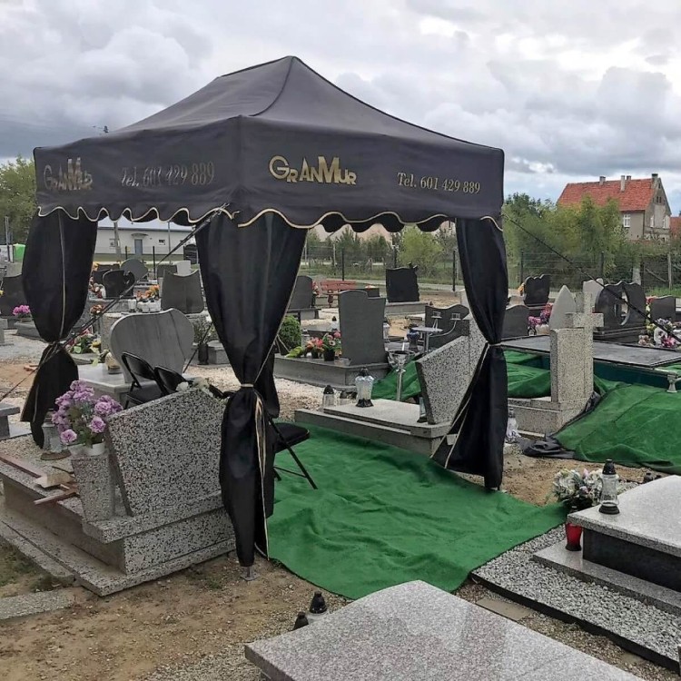 Czarny namiot pogrzebowy 2x3 z logo Granmur