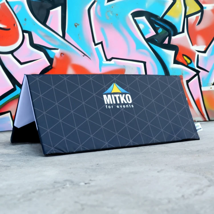 skladana-banda-reklamowa-z-nadrukiem-dwustronnym-mitko-for-events.jpg