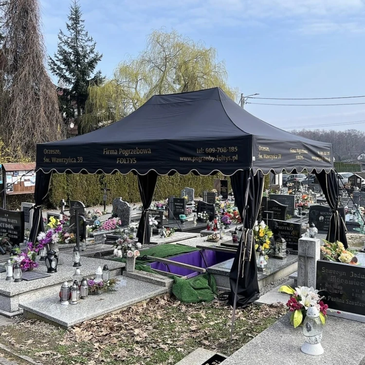 Czarny namiot pogrzebowy 3x4,5 z nadrukiem Foltys