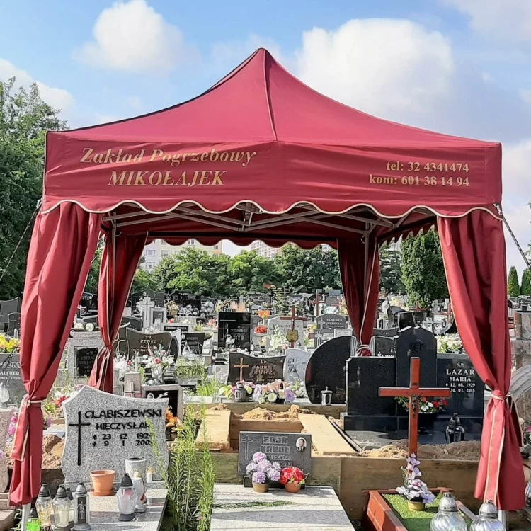 Bordowy namiot pogrzebowy 3x4,5 z nadrukiem Mikołajek