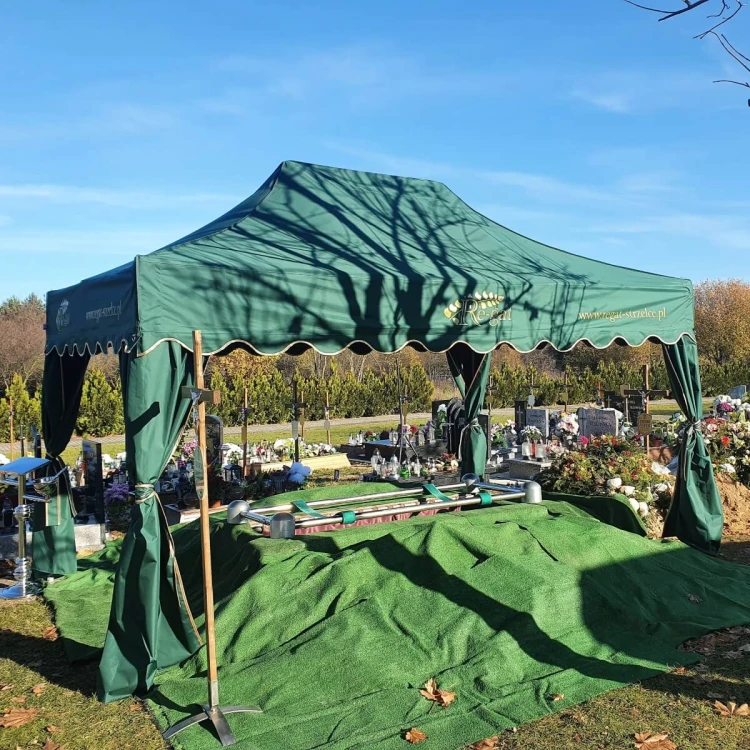 Ciemnozielony namiot pogrzebowy 3x4,5 z nadrukiem Regat