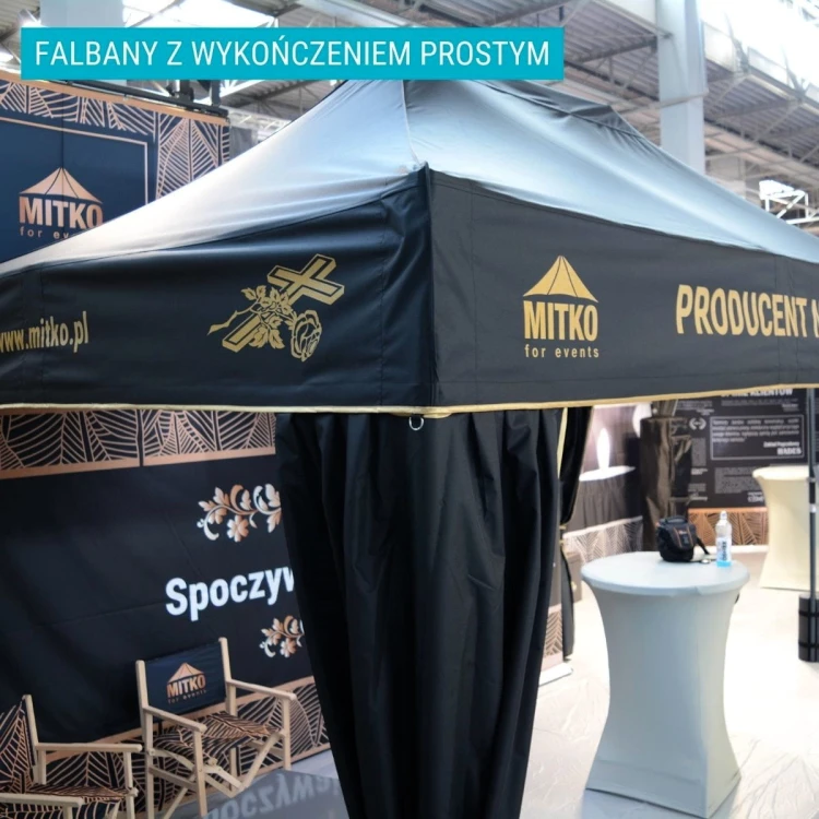 Falbany z wykończeniem prostym