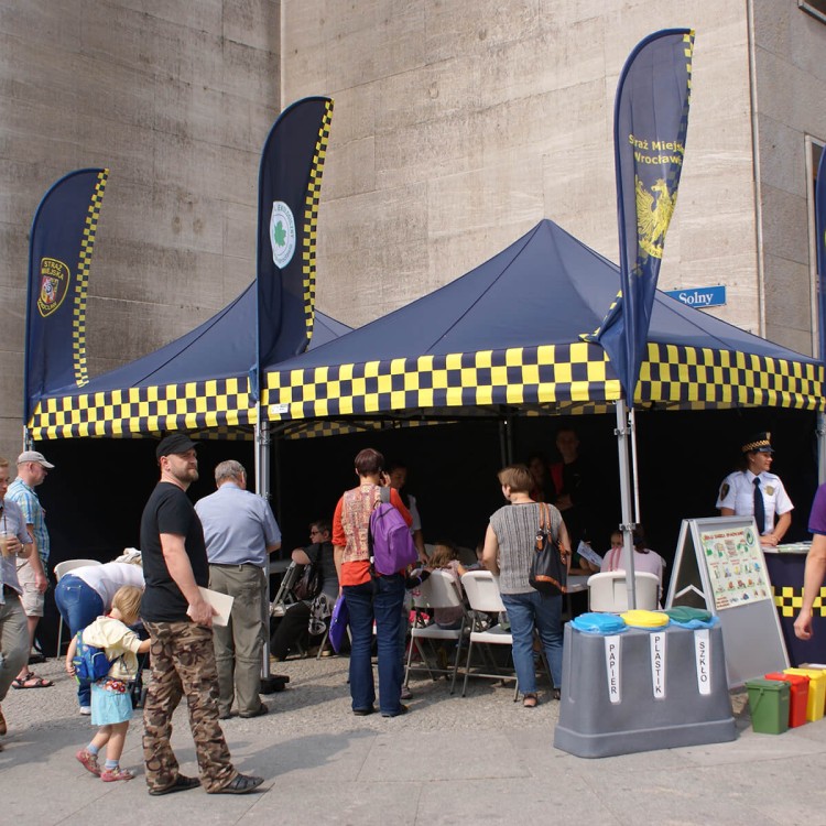 namiot-ekspresowy-reklamowy-3x3-m-straz-miejska-sciany-bez-nadruku.jpg