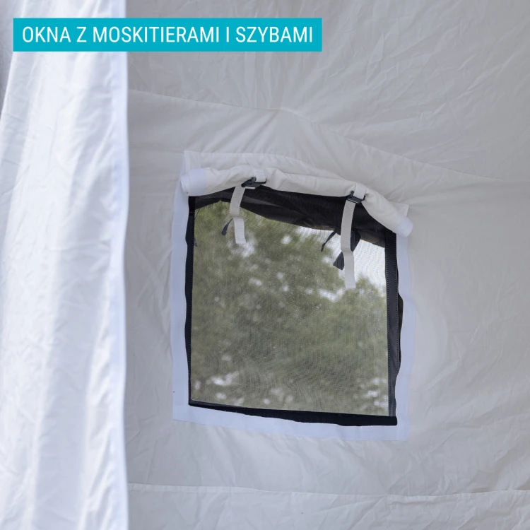 okna-z-moskitierami-i-szybami-w-namiocie-obozowym-noe-25.jpg