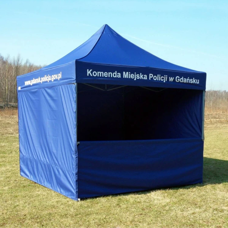 Namiot ekspresowy 3x3 z nadrukiem na falbanach i ścianą połowiczną