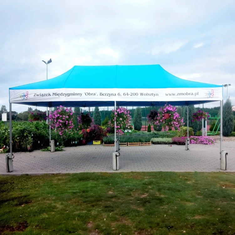 namiot-reklamowy-36-z-nadrukiem-na-falbanach-zmobra.jpg