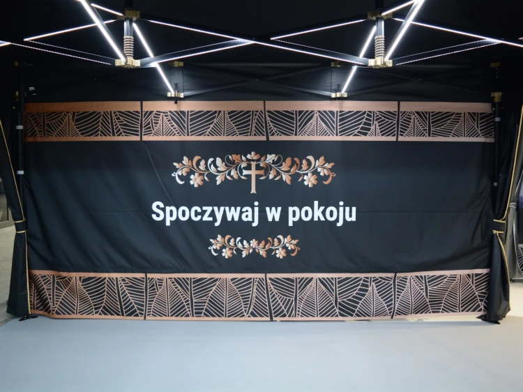 sciana-45-z-nadrukiem-do-namiotu-pogrzebowego.jpg
