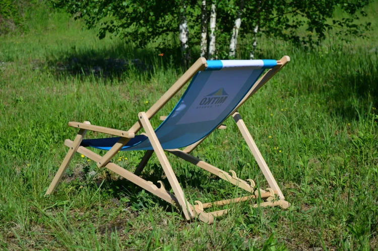 lezak-z-podlokietnikami-z-nadrukiem-jednostronnym-widok-z-tylu.webp