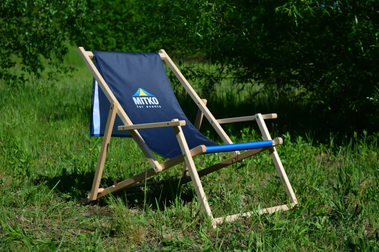 lezak-z-podlokietnikami-z-nadrukiem-jednostronnym-z-owiewka.webp