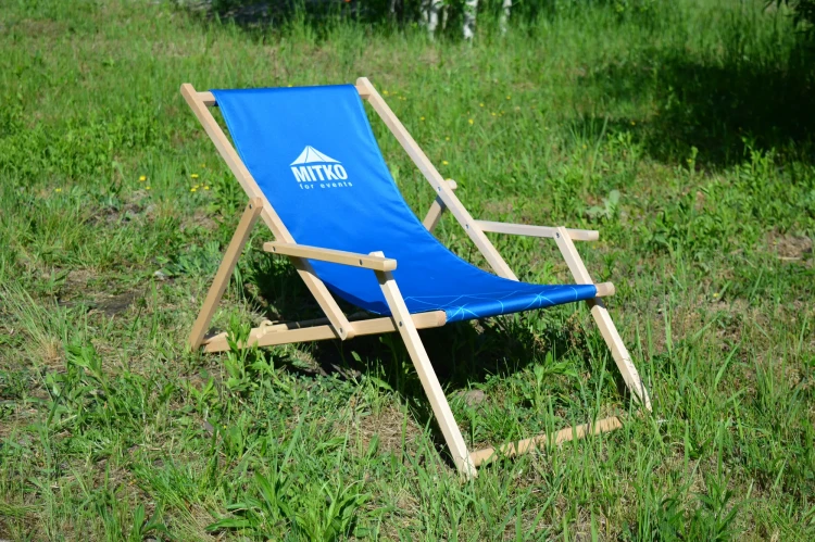 lezak-z-podlokietnikami-z-nadrukiem-dwustronnym.webp