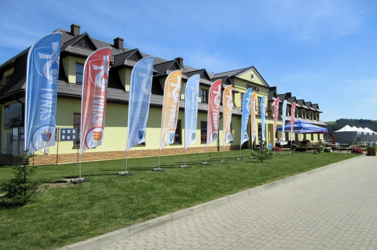 flagi-reklamowe-rider-l-z-nadrukiem-sublimacyjnym-synaj.webp