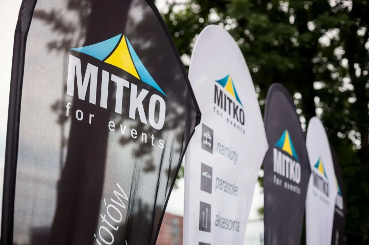 nadruk-na-flagach-reklamowych-mitko.webp