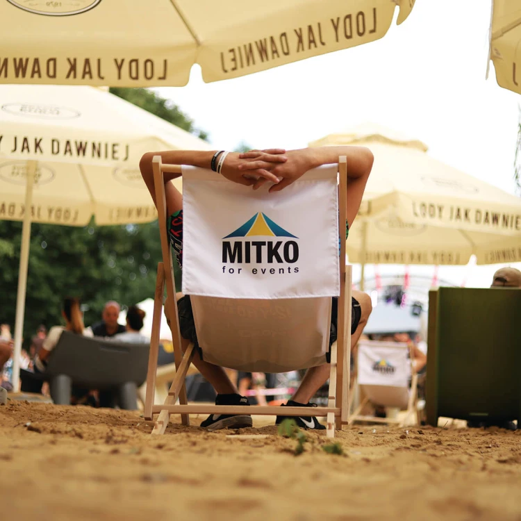 Leżak reklamowy z dowolnym nadrukiem z owiewką