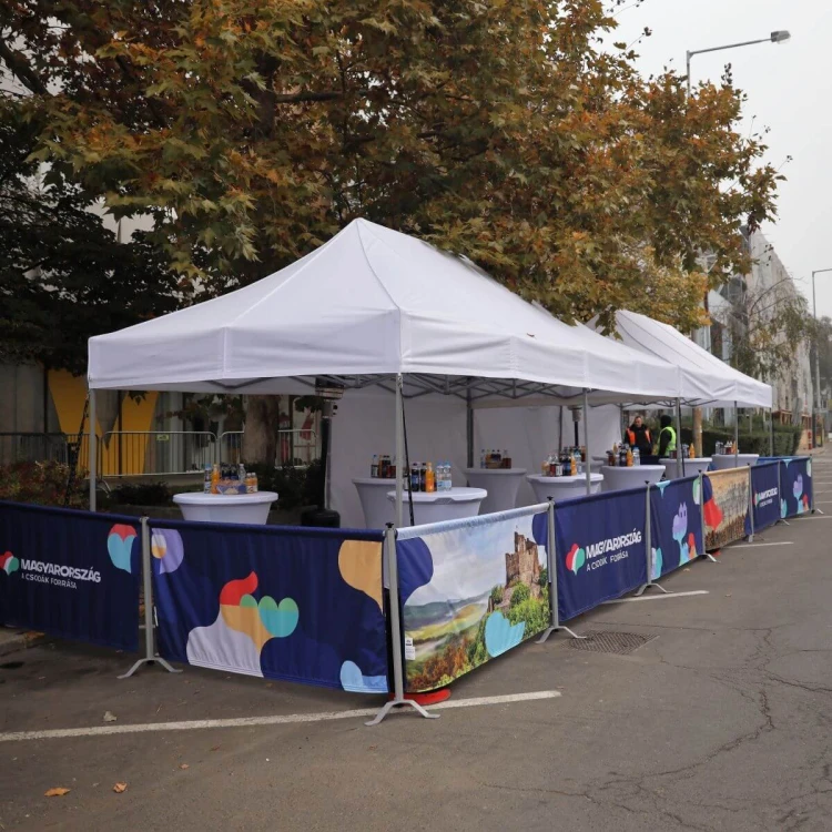 Banda reklamowa z logo