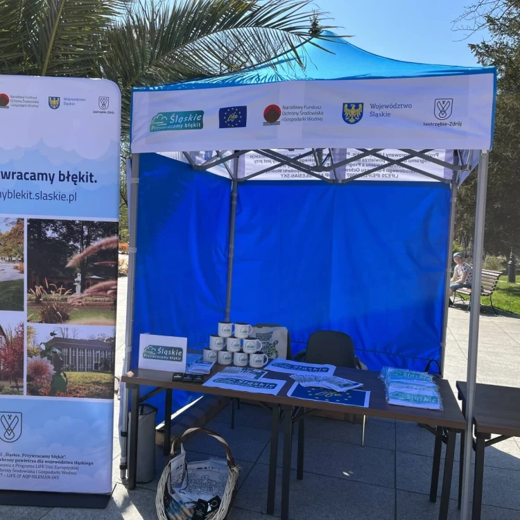 Namiot ekspresowy reklamowy 2x2 Octa Go z nadrukiem na falbanach + 2 ściany bez nadruku